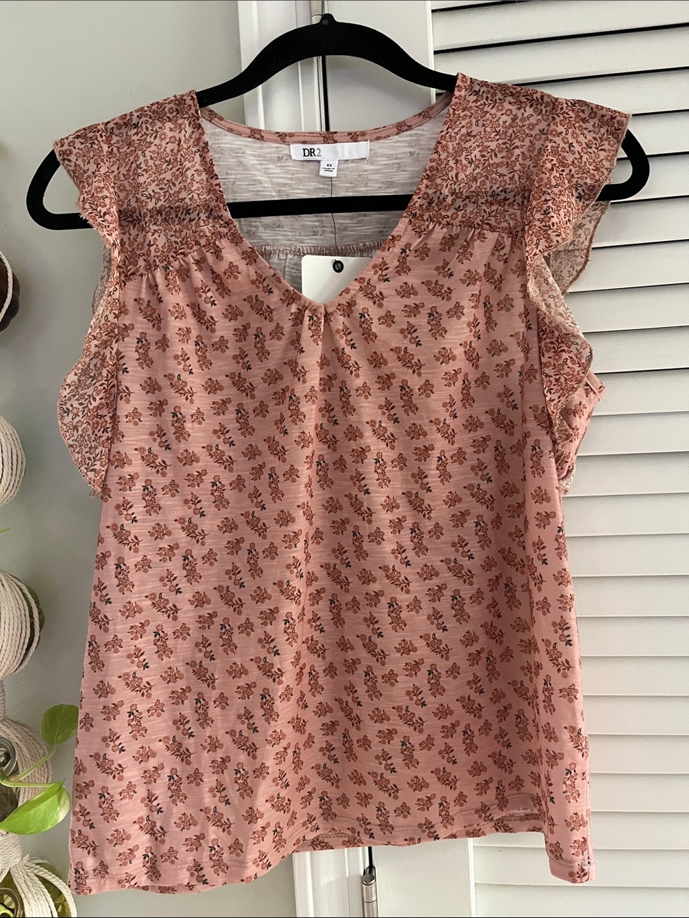 DR2 Women's Dusty Rose Floral V-Neck Ruffle Sleeve